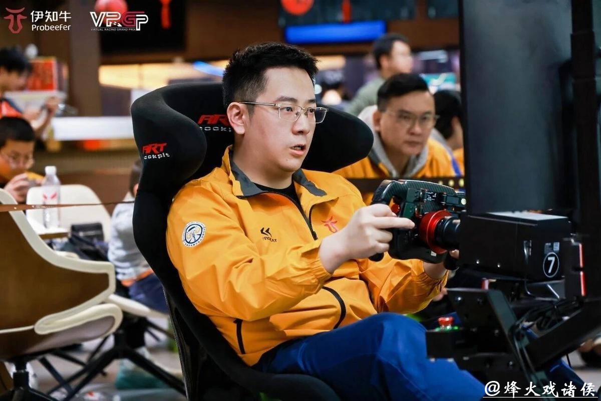 让更多人感受赛车的乐趣!2025伊知牛VRGP模拟赛车大奖赛冠军揭晓 让更多人感受赛车的乐趣!2025伊知牛VRGP模拟赛车大奖赛冠军揭晓